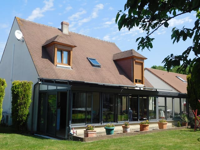 Chambre1  pour 1  personne, pavillon à 1h de Paris