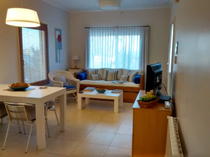 Diván en la Sala yenye vitanda 2.