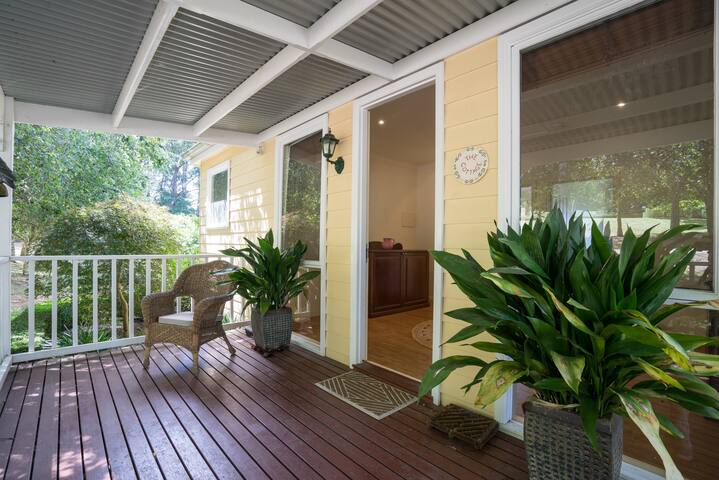 Stunning 2 Br Cottage In Red Hill Cottages For Rent In Red Hill