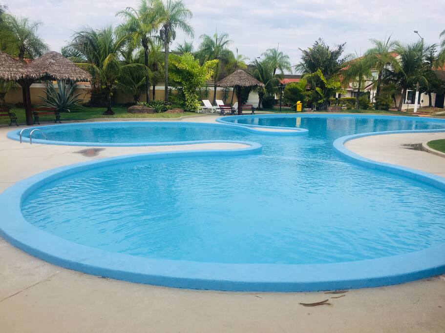 Piscina de 3 niveles perfecta para niños, jóvenes y adultos