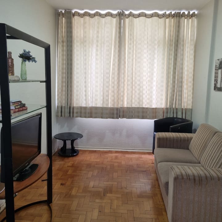 breiter, belüfteter Raum 