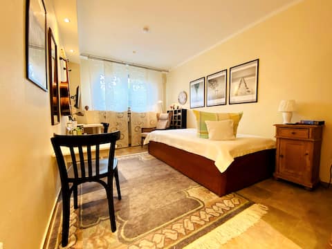 Top Airbnb: Studio apartment for 1 person - Bremen city center in Neustadt
