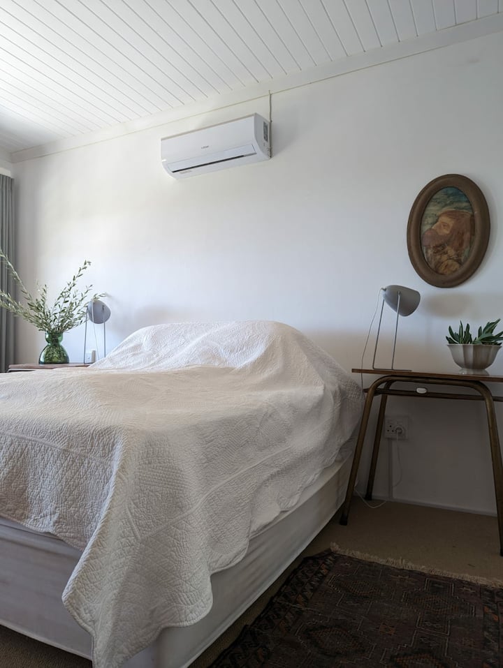 חדר שינה 1: חדר רחצה למטה.