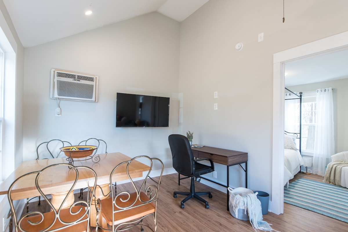 Top performing Airbnb: Fountain City Bungalow - Hot Tub, Fire Pit & Wifi in Knoxville