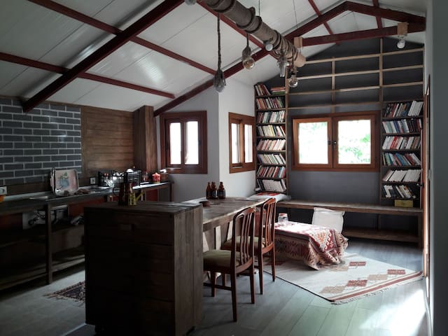 Cosy penthause for FEMALE ERASMUS STUDENTS