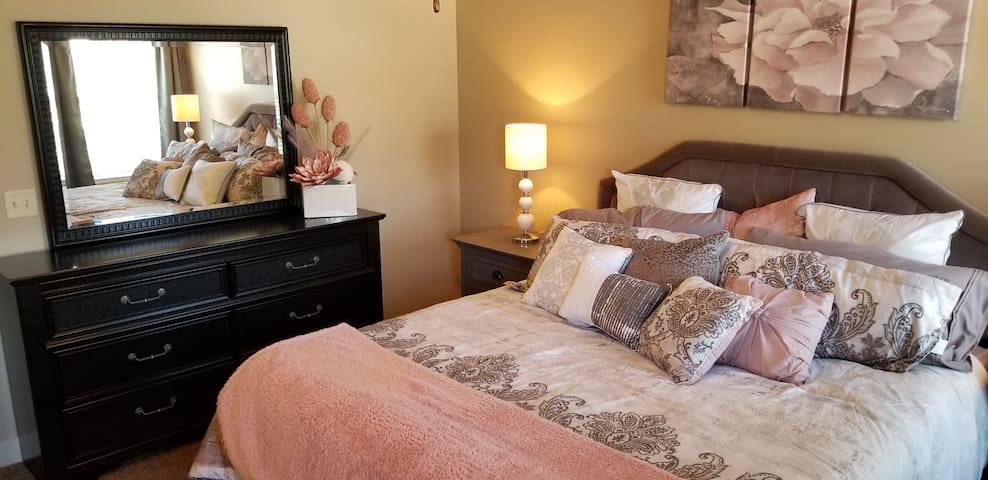 Quite/Safe Pleasant (Mt) View Townhouse-Unit #54