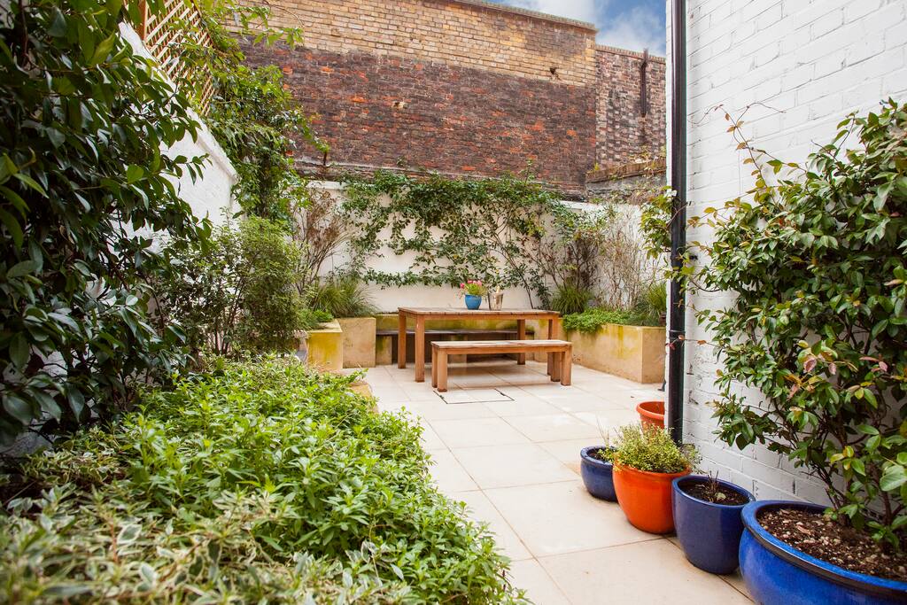 The quiet courtyard garden at the back of the apartment, perfect for breakfast, a cup of coffee, dining out or simply relaxing