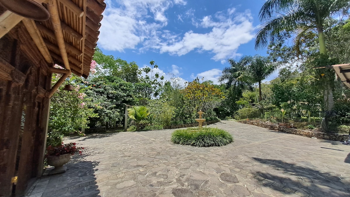 8BR Villa in La Peña — photo 1