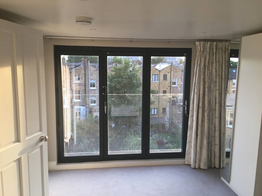 Full width windows for a cool breeze in summer