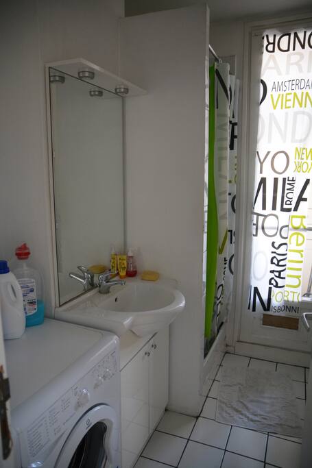 Salle de bain très sympa