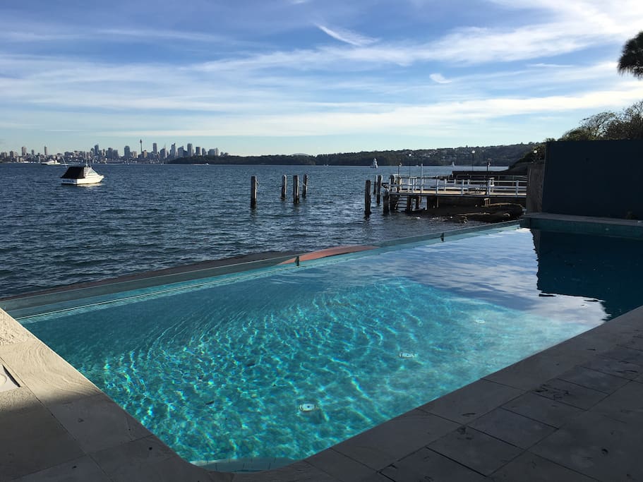 Pool & Harbour
