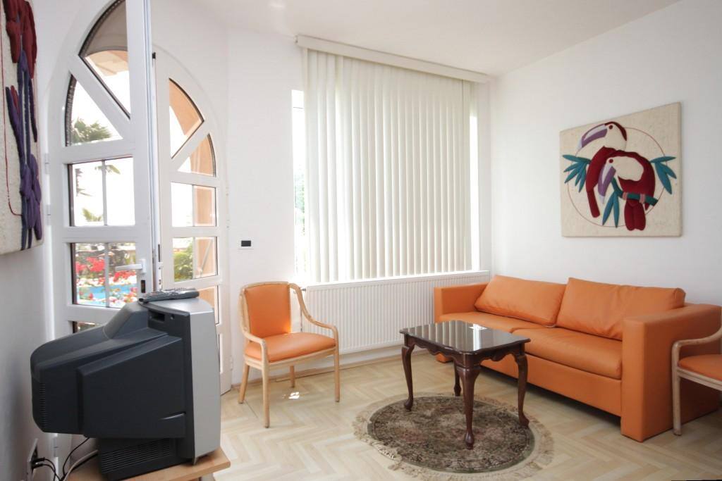Living room, Surface: 8 m²