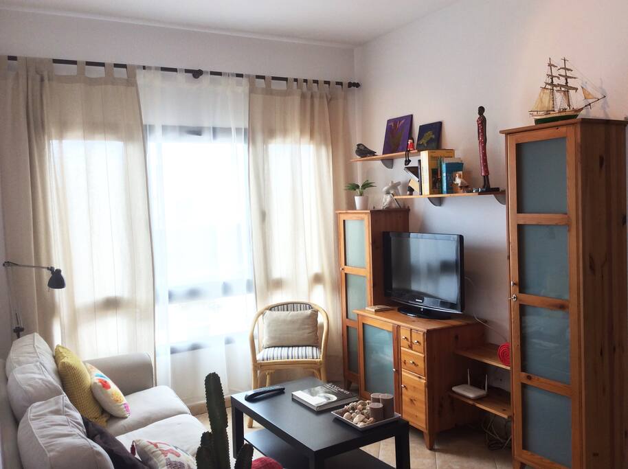 Bright, open living spaces - Espacios abiertos y luminosos