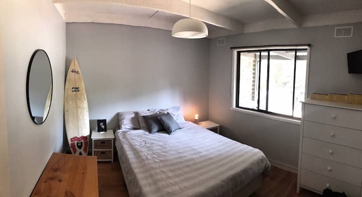 Kitanda cha Malkia katika chumba kikuu