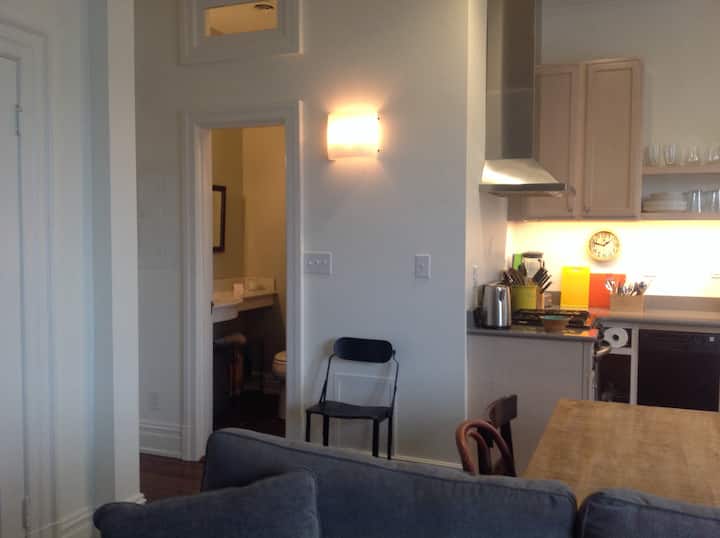 全功能空间。提供无线网络和有线电视。