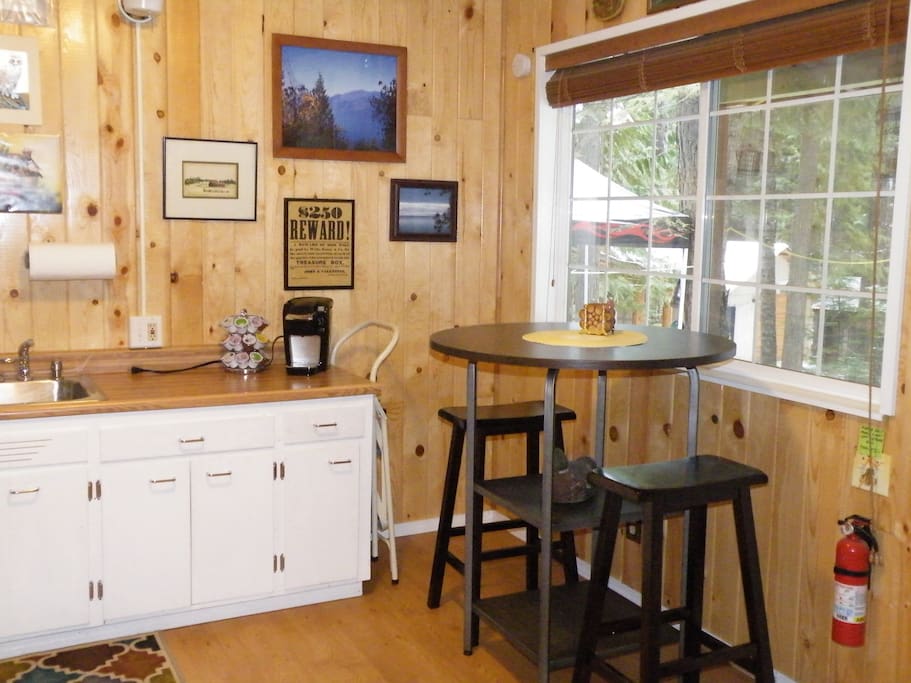 Coffee or wine at the bar while watching the snowflakes fall gently in the winter. Enjoy the wildlife year round.