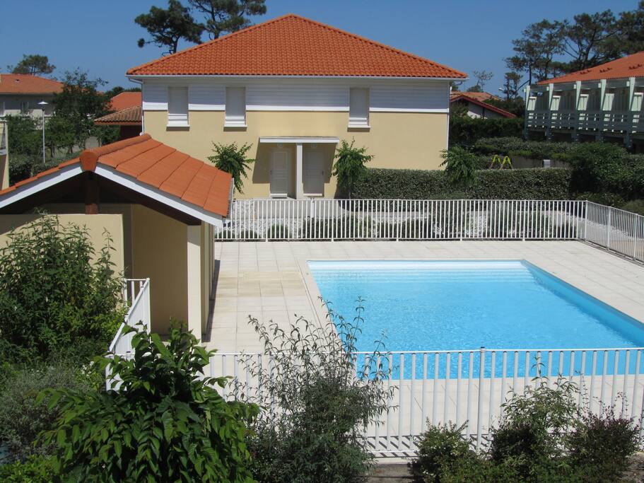 VUE PISCINE + RESIDENCE