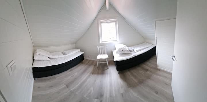 Vue panoramique sur la chambre 2.