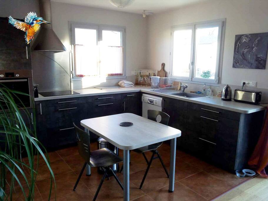 Cuisine équipée, four et lave vaisselle