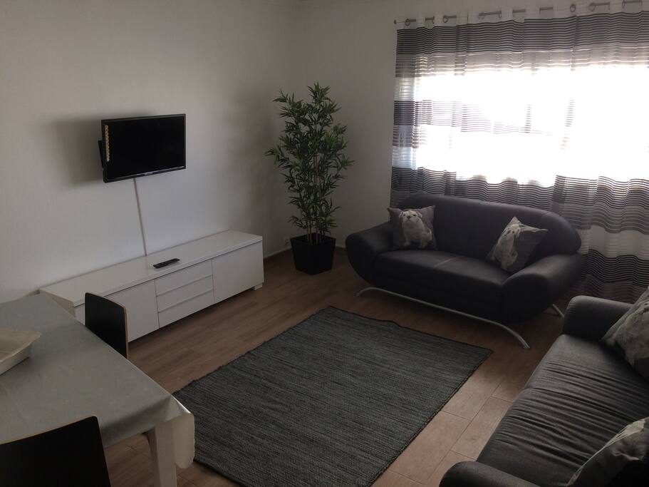 Sala (mesa da sala abre para o dobro do tamanho)