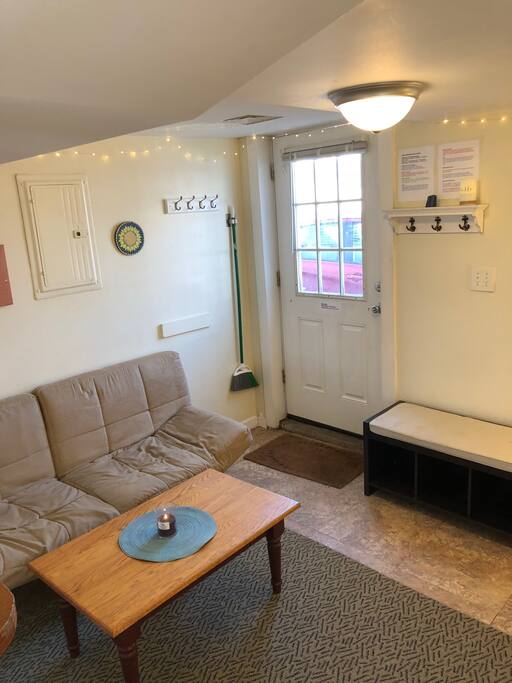 Pull-out double futon for additional sleeping space