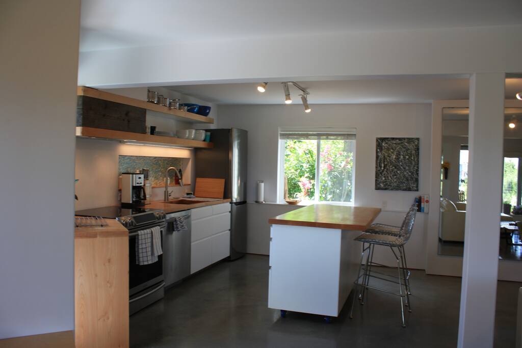Fully equipped kitchen