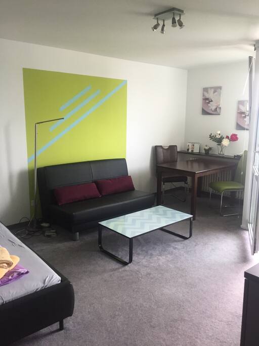 Dieser Couch kann man auch zum Schlafen nutzen