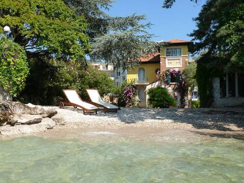 Villa Ondina - with private beach-enclosed garden