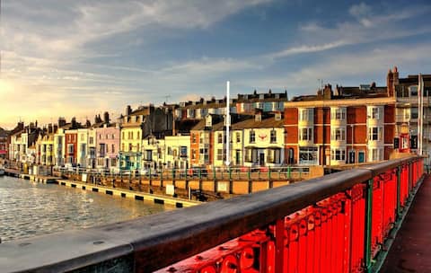 Popular Airbnb listing: Your hideaway on Weymouth harbourside! in Weymouth And Portland