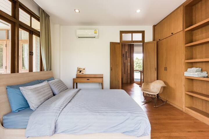 Charming Family Villa by the Canal in Bangkok gallery image 5