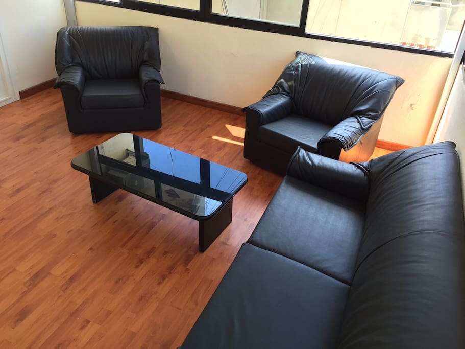 Sitting room , black leather very comfortable