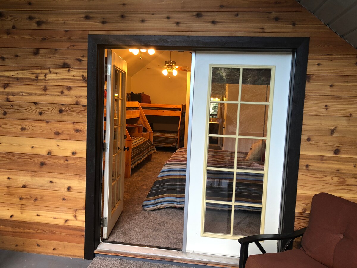 Midway Mountain Cabin