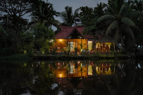 Little Chembaka- Private Villa with River View