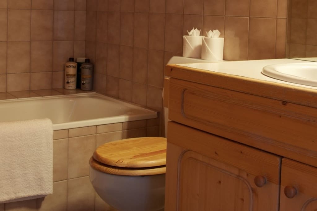 Apartment A bathroom