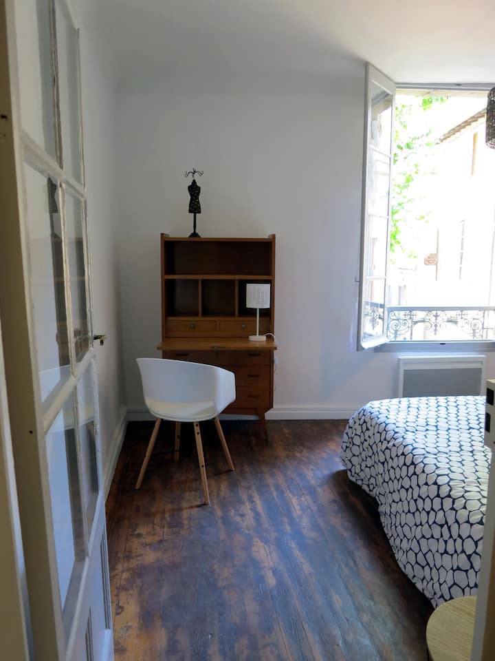 Entre Arènes Et Théâtre Antique, Bel Appartement - Arles