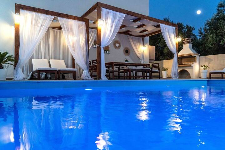 Villa Elisabeth View luxurious with POOL & BBQ !!! gallery image 3