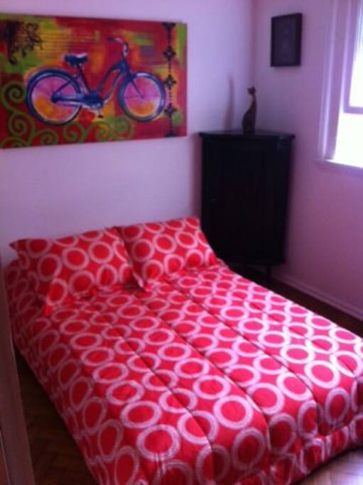 Quarto arejado, silencioso e iluminado