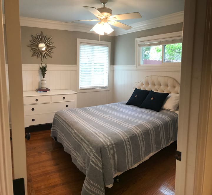 Chumba cha 2 cha Wageni chenye Kitanda cha Queen