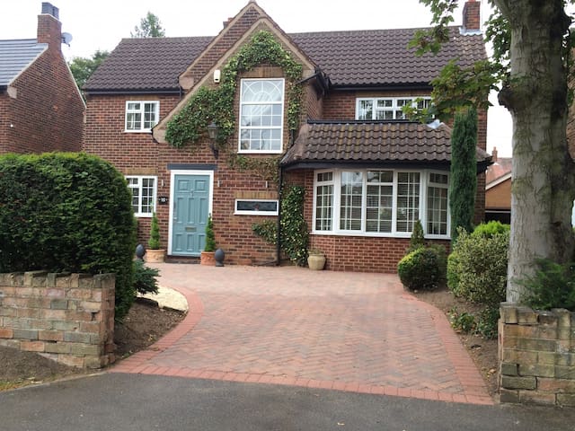 Ensuite Private double room in stunning house