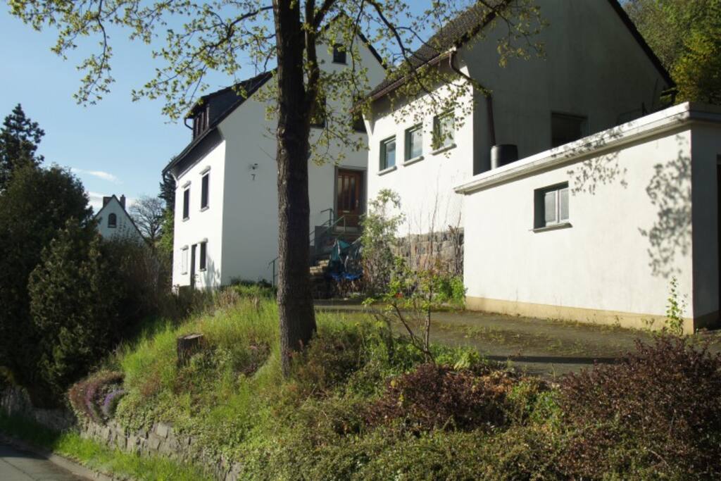 Streetview of the house. Das Haus von der Straße aus