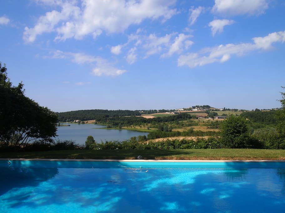 View of village of Tombeboeuf
