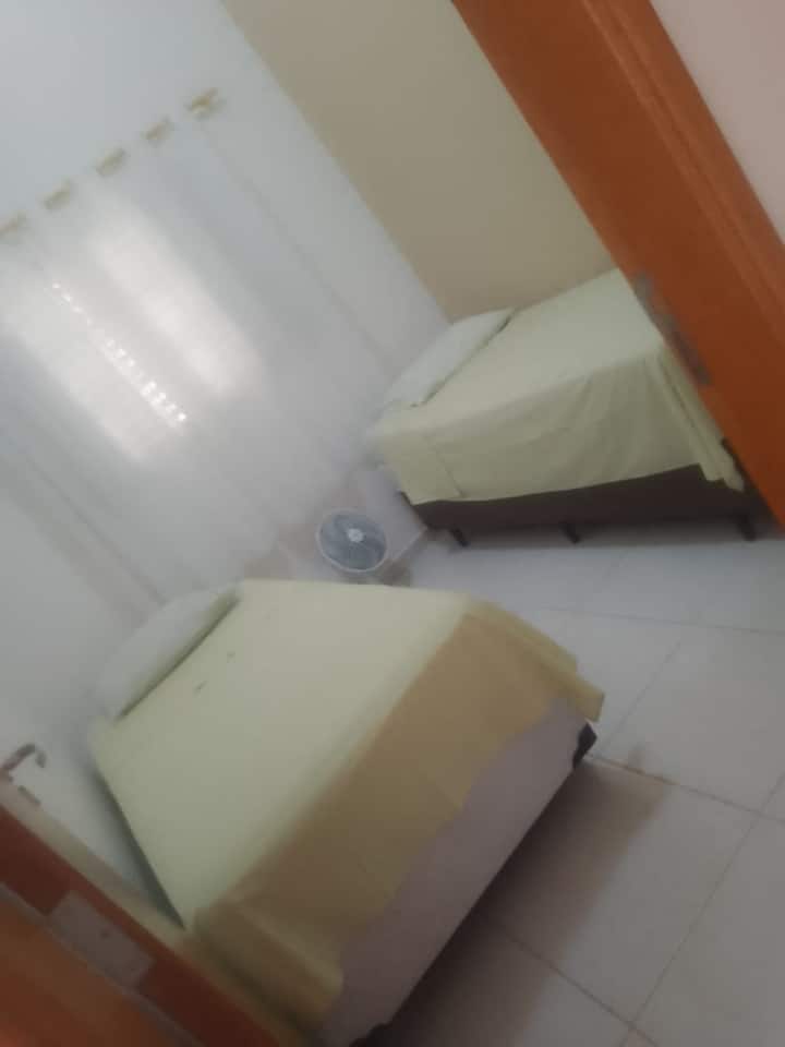 Habitación 2:  dos camas individuales. 