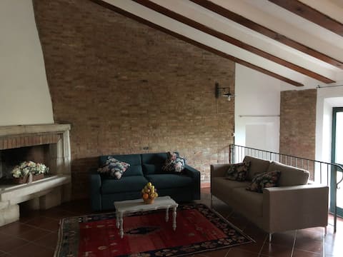 Annuncio Airbnb popolare: Casa Amaca, a small house in a village with a view a Castelnuovo Berardenga