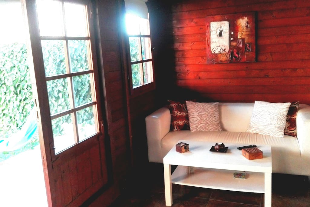 ACOGEDOR BUNGALOW CON AIRE ACODICIONADO, CALEFACCIÓN Y WIFI