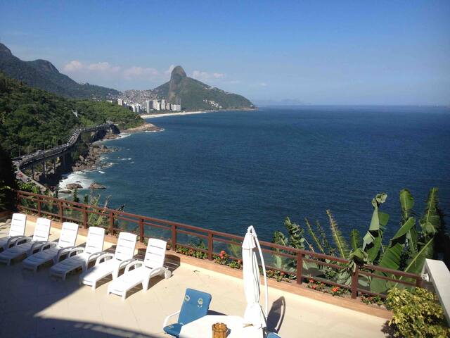 Mansão na Joatinga! De Frente ao Mar c/ 6 Suítes! gallery image 4