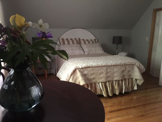 Mi Casita Rm#1 (1 Queen Bed)