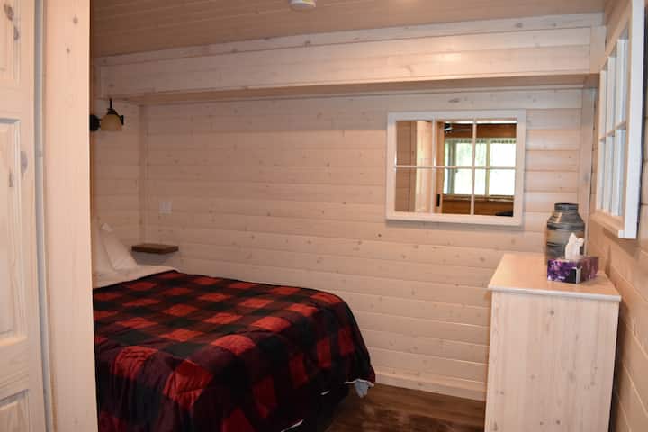 Cozy sleeping area with queen size bed