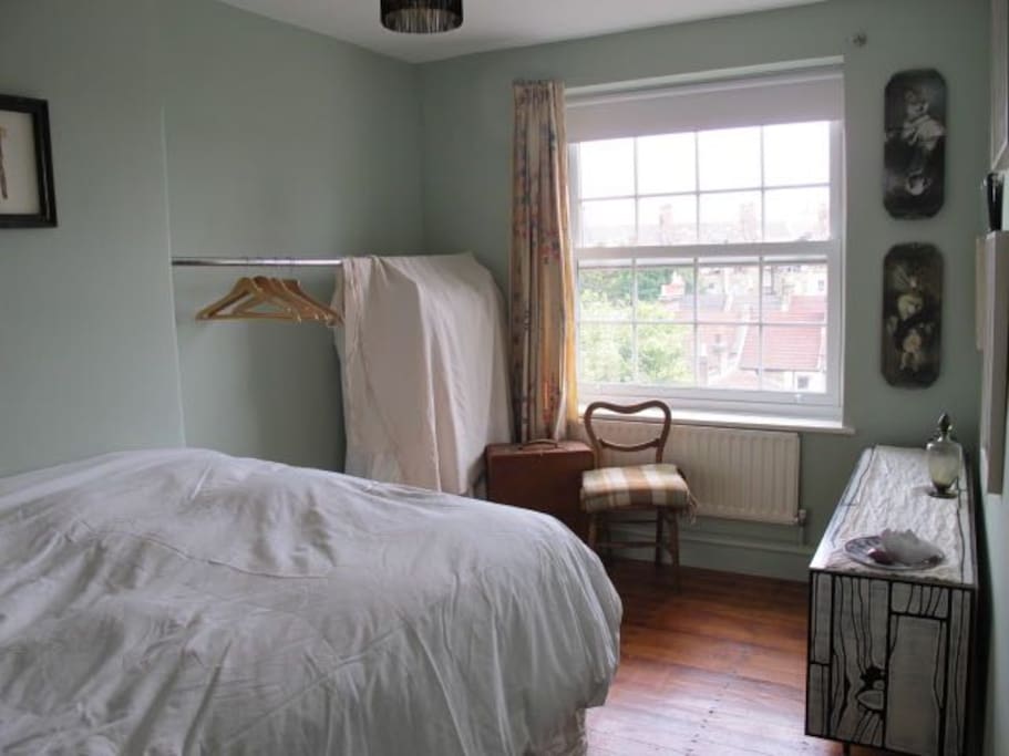Bright, light beautiful Artists Apartment, with wooden floors, in Peckham.