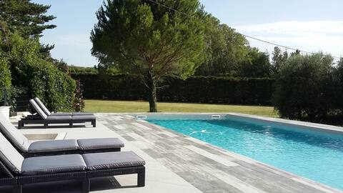 Nice provençal farmhouse between Alpilles and Luberon