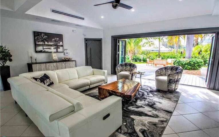 On Ocean Dr Ask about weekly stay discount! gallery image 4